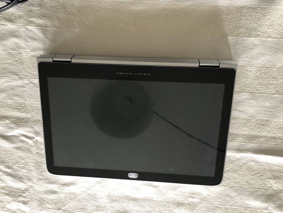 Таблет  2 в 1   Hewlett packard