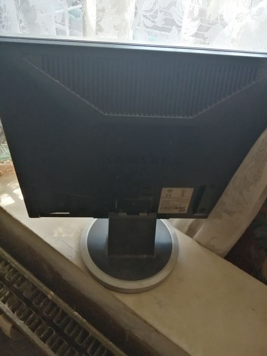 Компютър 2 броя и монитор
Samsung SyncMaster 930BF