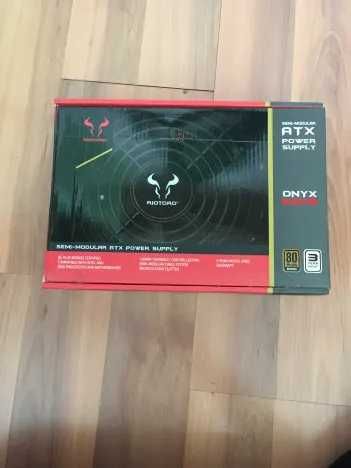 Настолен компютър с RGB светлини