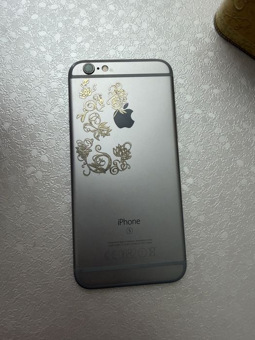 Айфон 6S серго цвета.