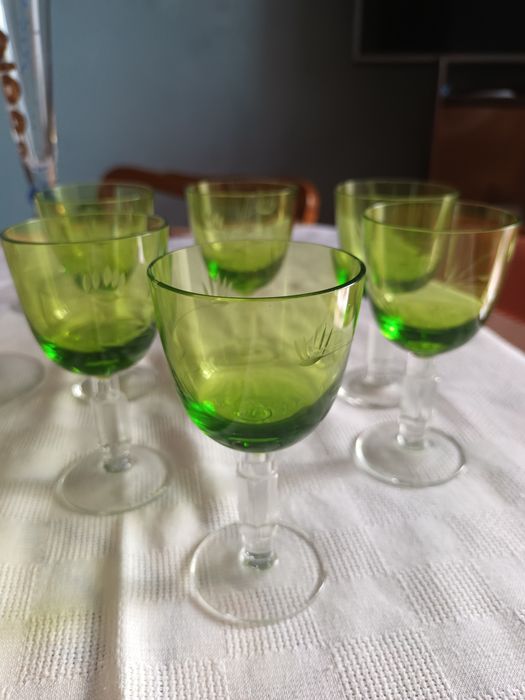 Set 6 pahare lichior/digestiv, sticlă verde gravate