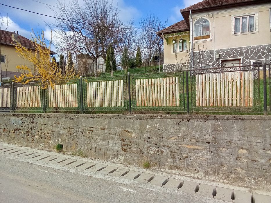 Proprietate 870 mp cu 2 case si utilitāti