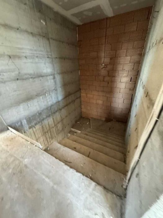 Триетажна къща в Крумово