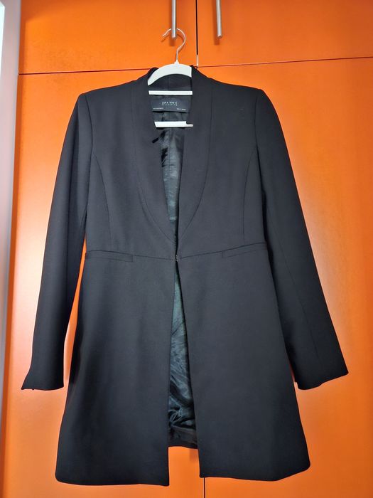 Vând haine pentru femei, în stare impecabilă