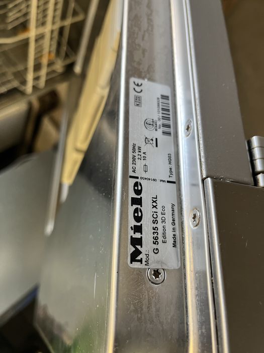 Съдомиялна за полувграждане Miele G5635