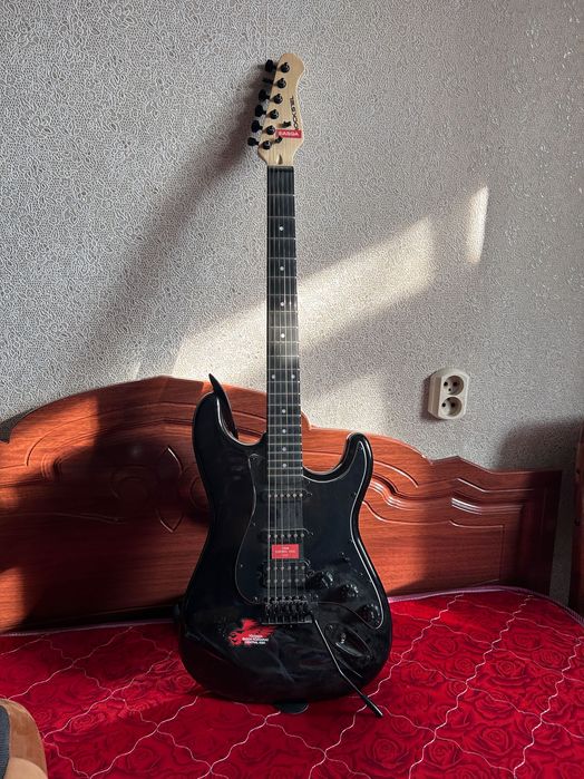 Электрогитара и комбоусилитель