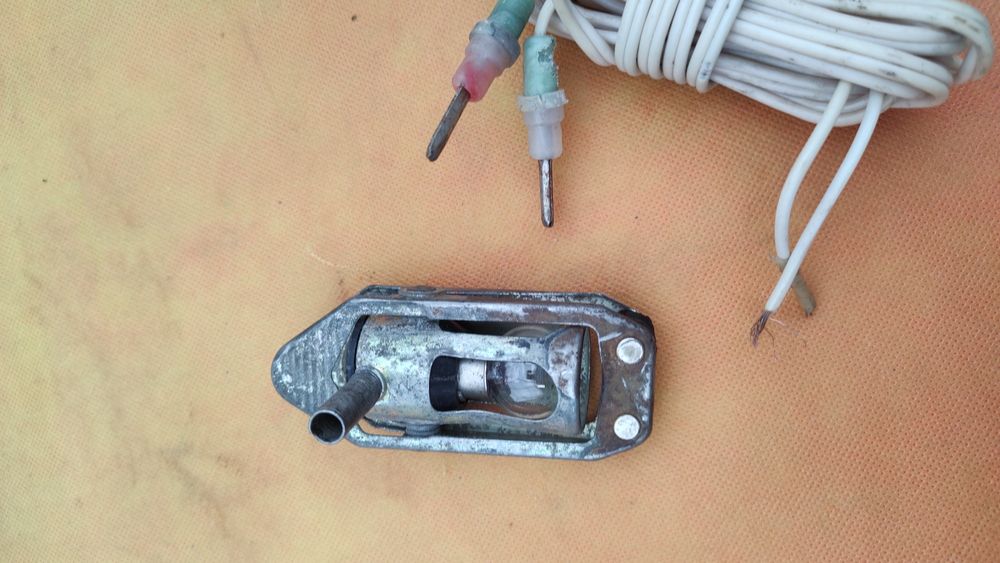 Lampa auto tip clemă de parcare 12 V   epocă