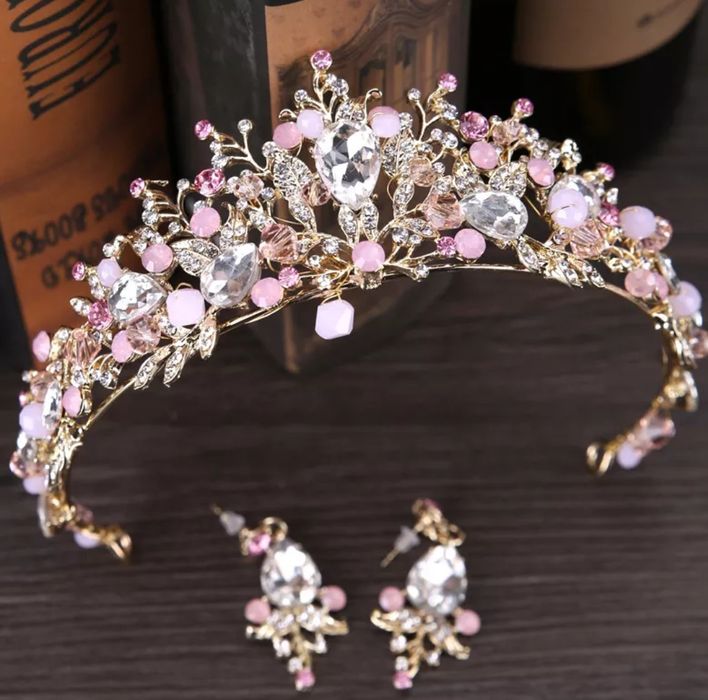 Корона, свадебное украшение