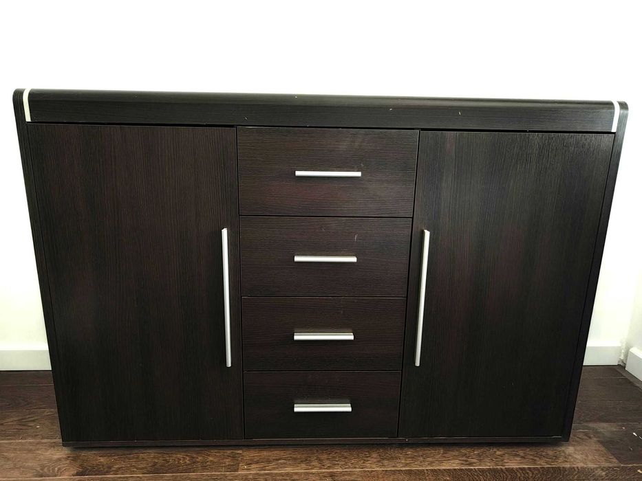 Продавам скрин (комод) в цвят Венге