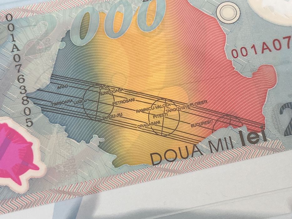 Bancnota 2000 lei eclipsa 1999