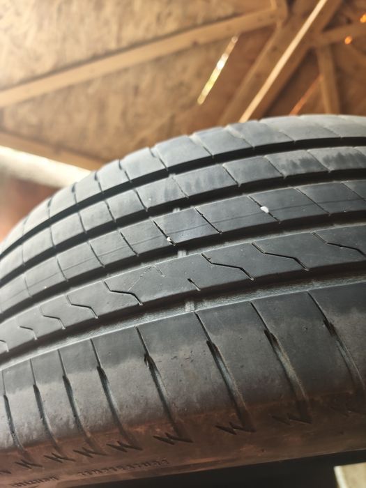 Vând cauciucuri 225/60 R18 100H vara