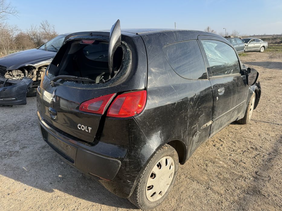 Мицубиши Колт на части 0.9 бензин