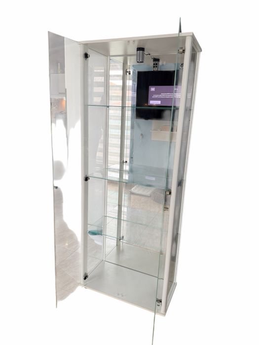 Стъклена витрина с осветление