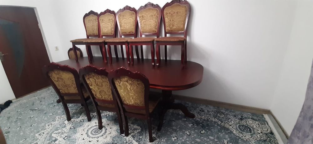 Гостевой стол деревянный