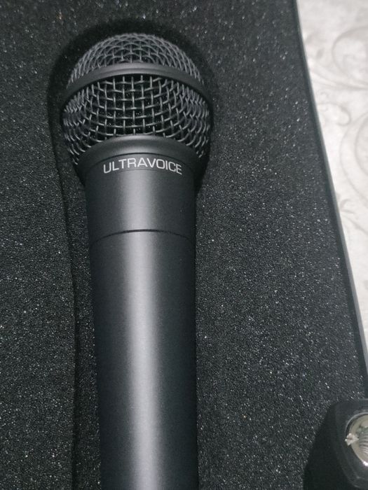 Продается микрофон Behringer .с предусилителем.