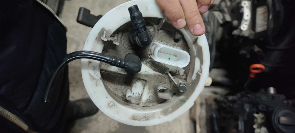 Горивна помпа резервоар Audi A4 A5 A6 A7 A8 Q2 Q3 Q5 Q7 бензин дизел