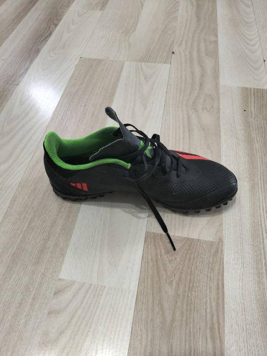 Vând adidași fotbal pt sintetic