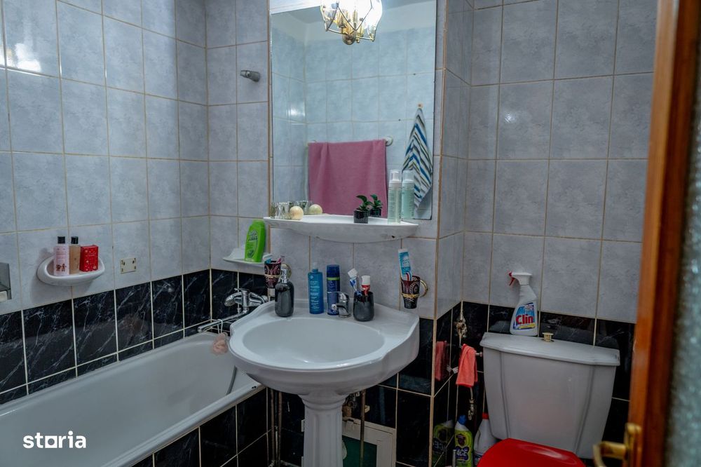 Tanar, vrei ceva special? Onesti, etaj 1, terasa cat o garsoniera.