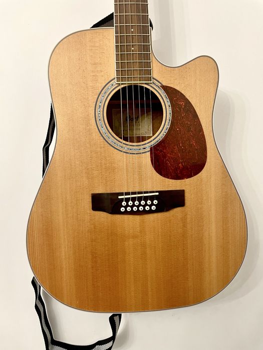 Гитара Cort продаётся.