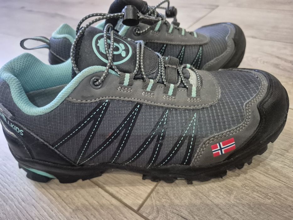 Зимни боти за момче 37 номер + подарък