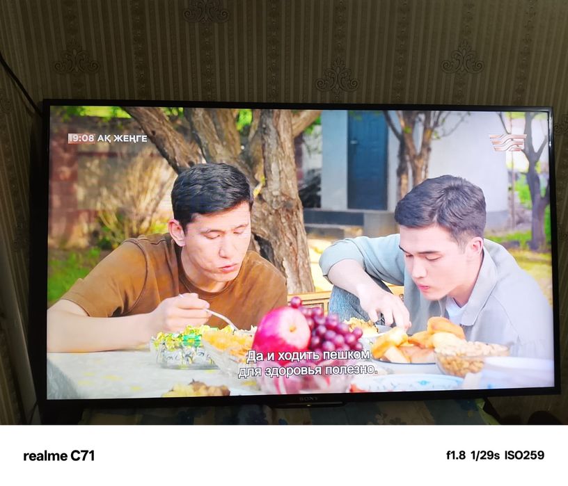 Продам смарт телевизор 122см
