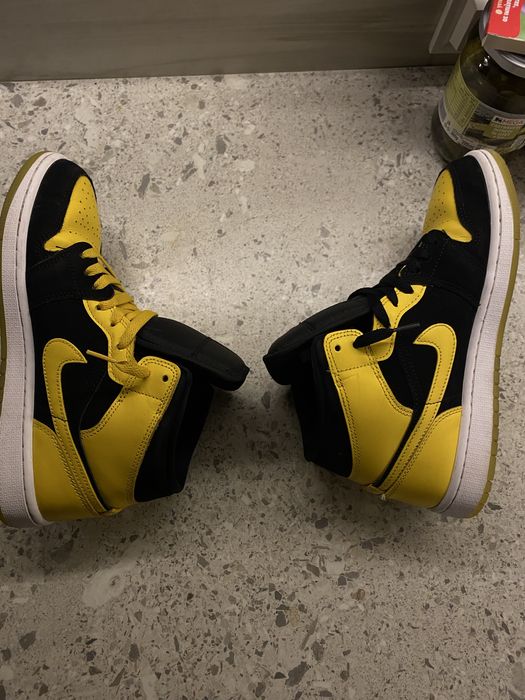 Jordan 1 mid black and yellow