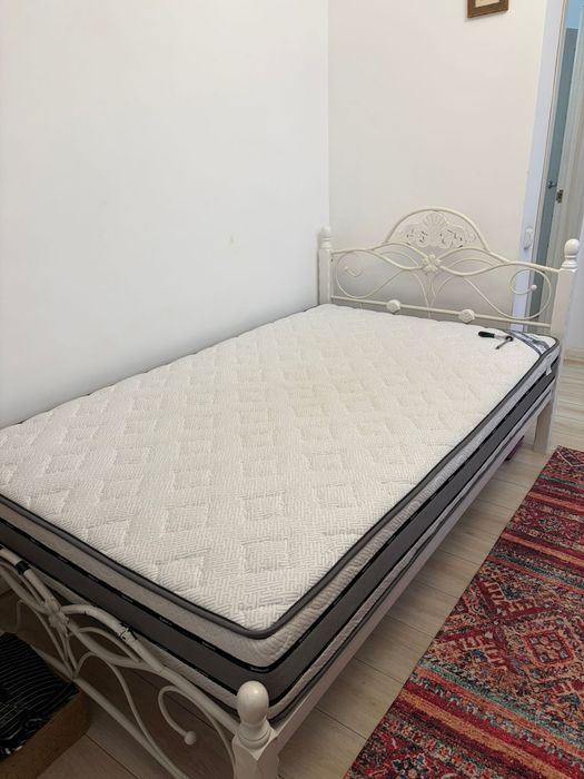 Продам кровать с матрасом