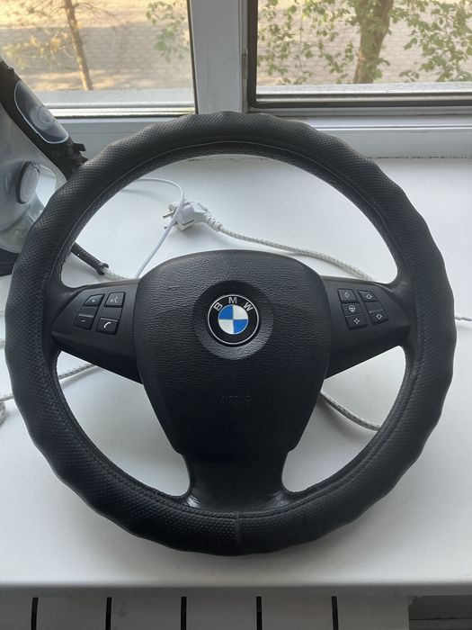 Продам руль от е70 х5
