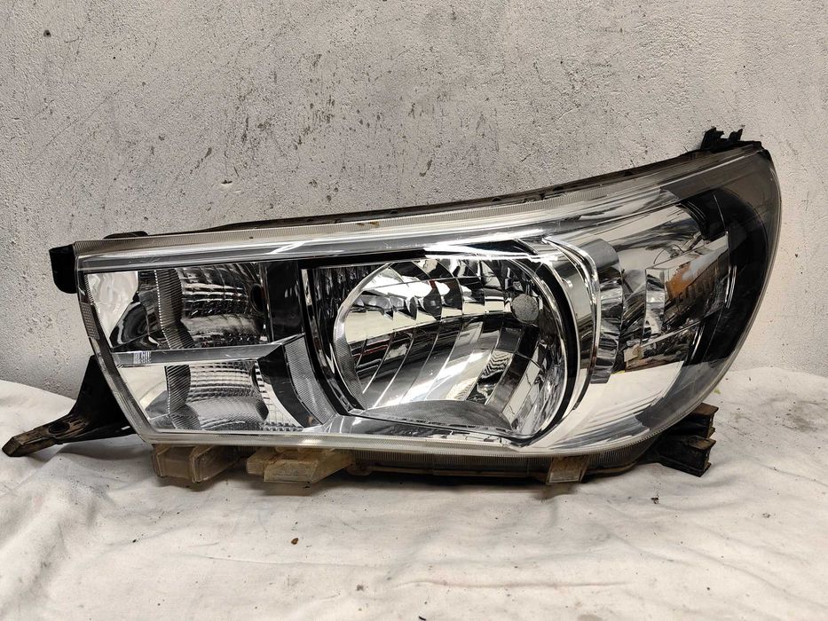 Оригинален фар Тойота Toyota Hilux