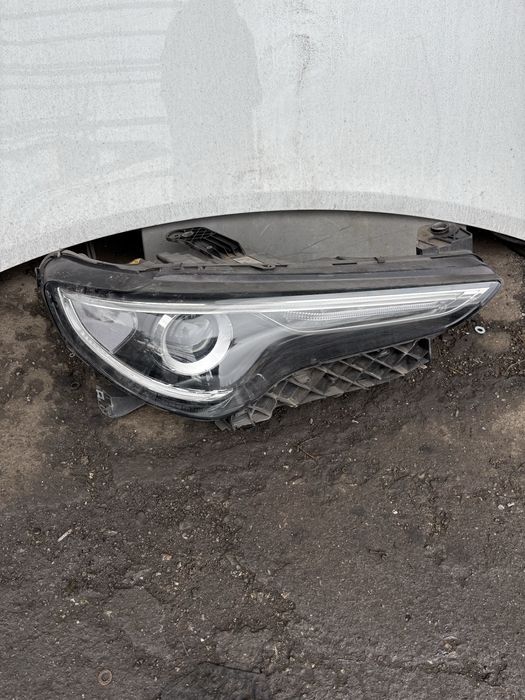 Фар десен би ксенон Alfa Romeo Stelvio 2019год.