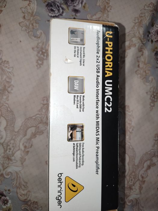 Behringer U-phoria umc22 sotiladi. Professional studiyalar uchun..