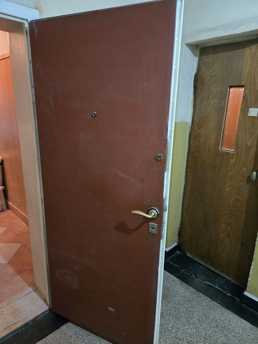 Входна метална врата