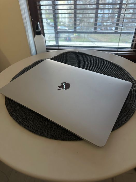 MacBook Air 13” Retina 2019 | i5 | 8GB RAM | 128GB SSD