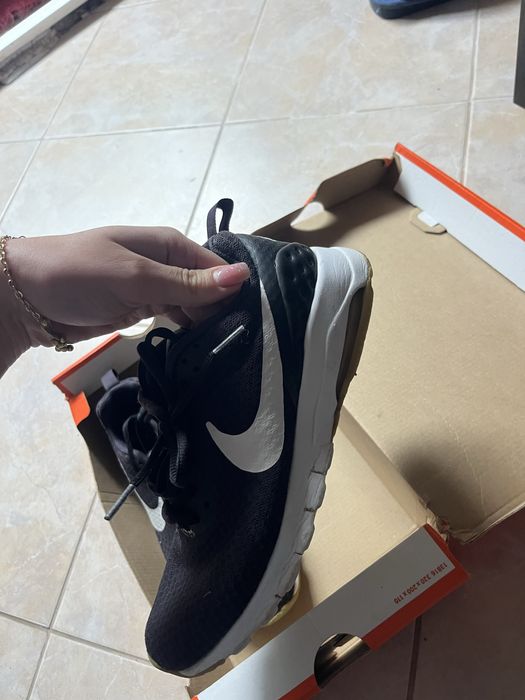 найк маратонки черни