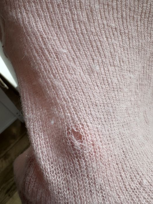 Reserved женствен пуловер с вълна с лек дефект размер М