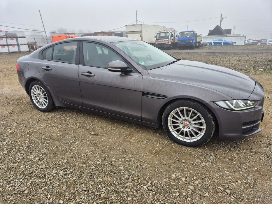 Jaguar XE  2.0 diesel 180 CP  cutie automată  2015