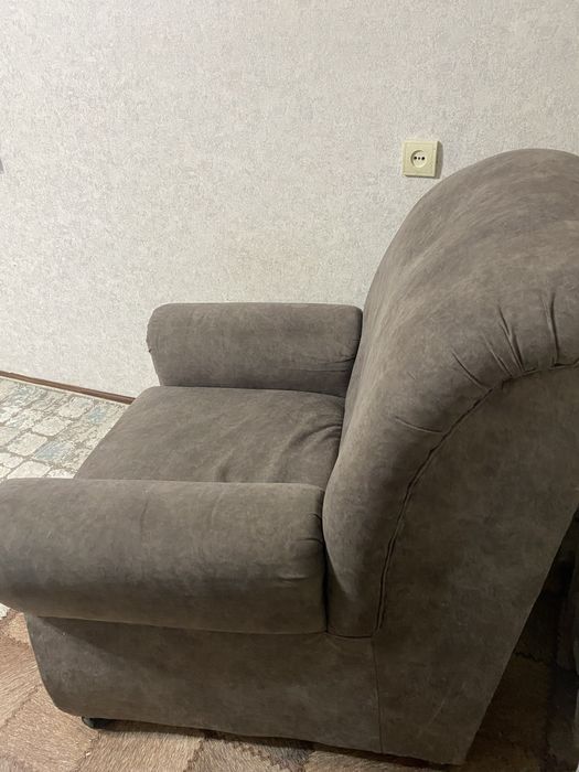 Продам диван и кресло .