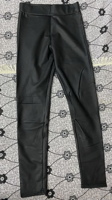 Продается платье,броюки.Все по 3000 тг.