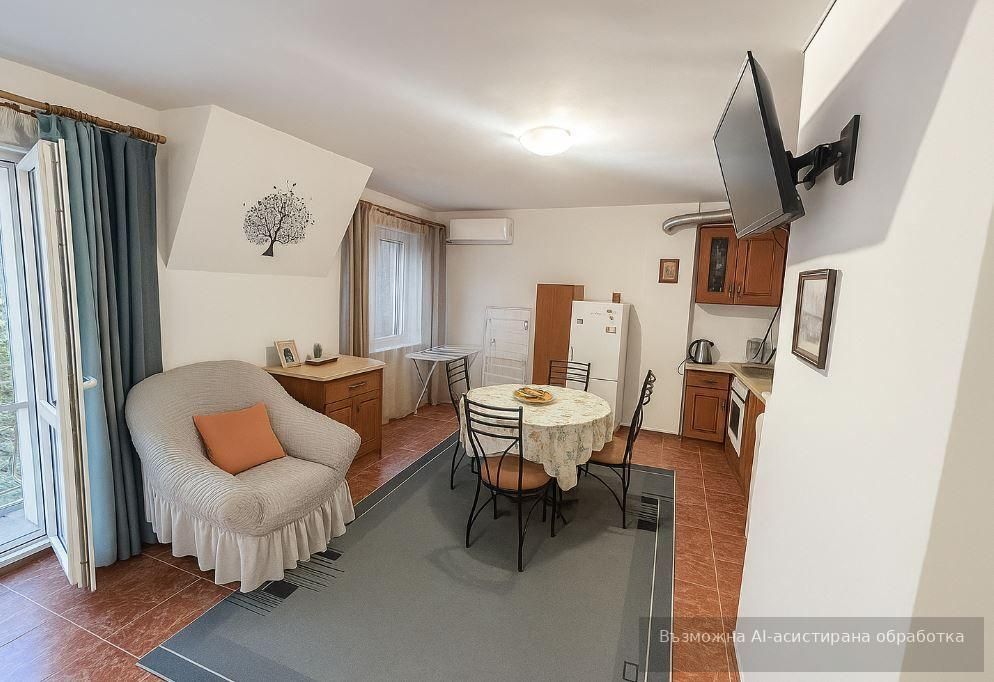 Дава се под наем Двустаен апартамент в Варна, Център - 75 кв.м за 478.38 € - Снимка #2