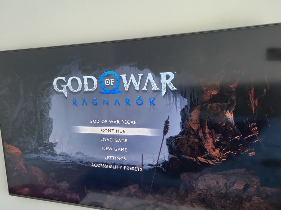 PS4 modat 500 GB +  2 controllere