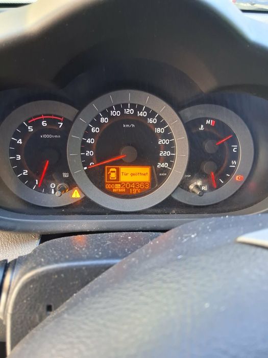 Toyota rav4 продавам