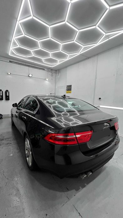 Jaguar XE Luxury Edition