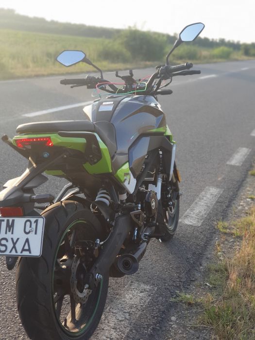 Vand motocicleta încă în garanție