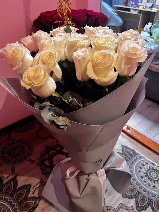 Цветы и шары свежие