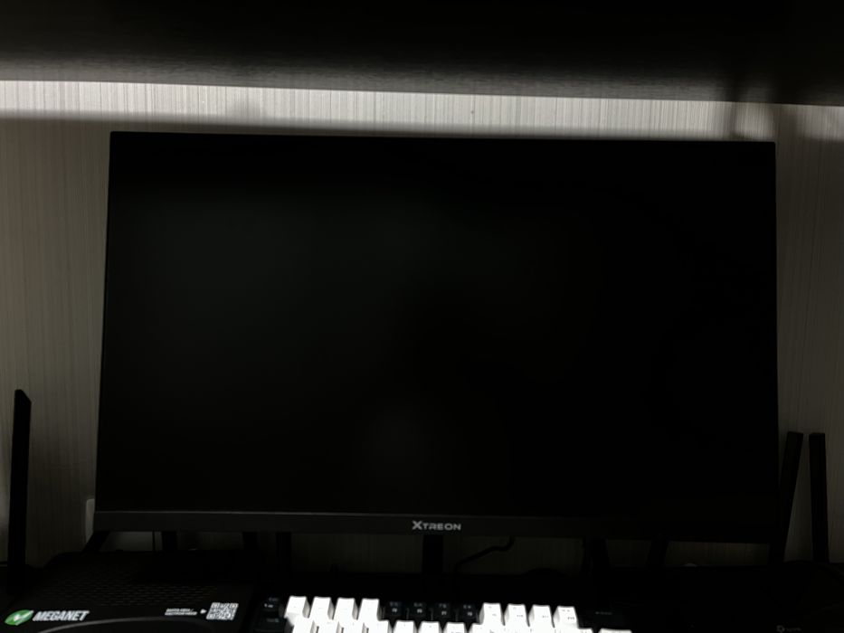 Продам монитор Xtreon