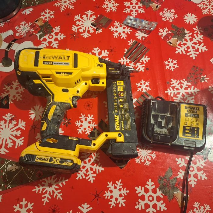 Pistol de cuie de walt DCN 680