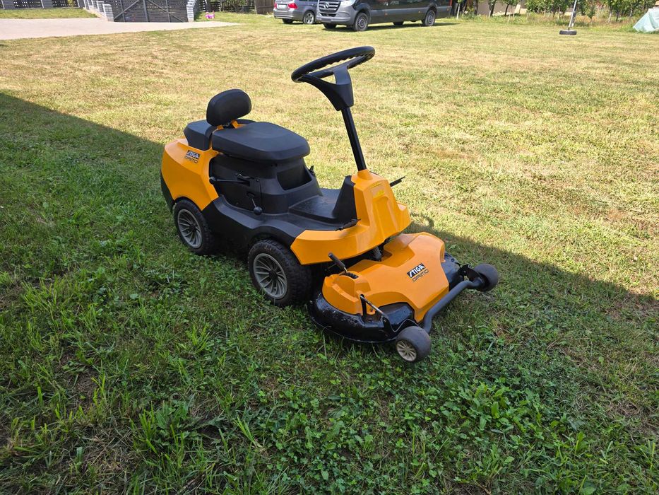 Stiga tractoras tuns iarba gazon