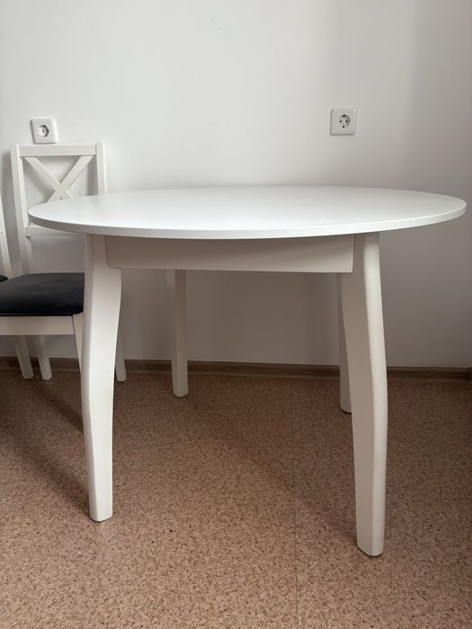 Кухонный стол со стульями