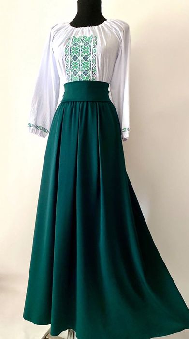 Costum damă , traditional, brodat