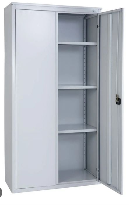Металлический шкаф.
